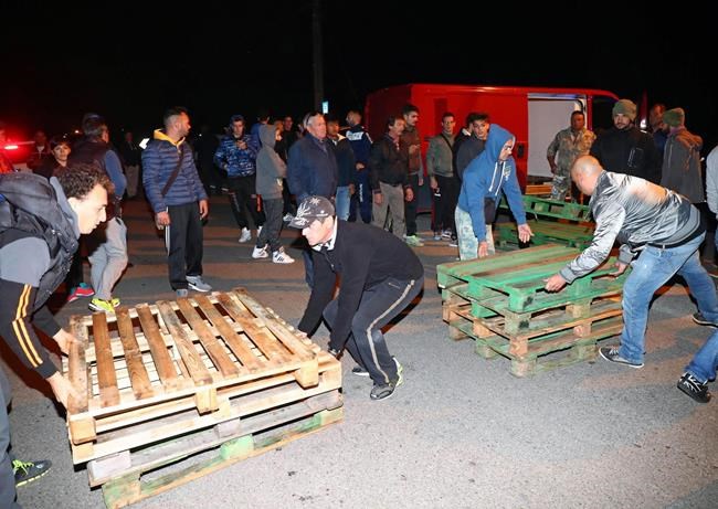 Adriatic town blocks arrival of 12 female migrants | iNFOnews.ca CP199282951