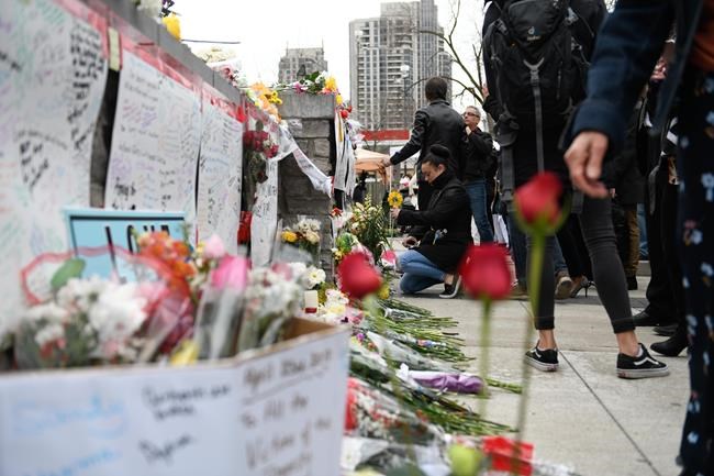 Impromptu memorial a place for Toronto residents to mourn van tragedy | iNFOnews.ca