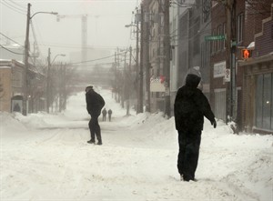 Late winter blizzard belts Atlantic Canada, hindering travel throughout region | iNFOnews.ca CP32308395