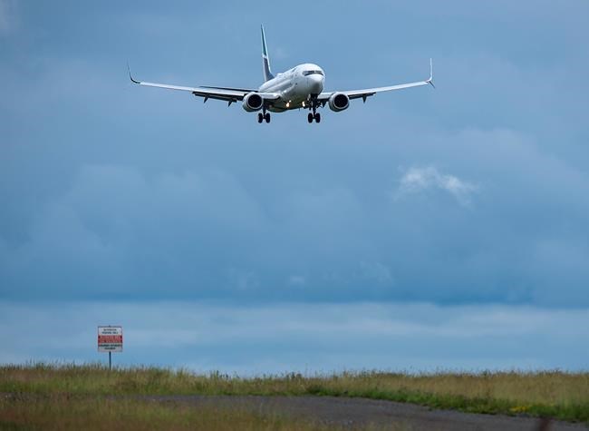 Canadian airlines accused of ignoring COVID precautions, denying refunds | iNFOnews.ca