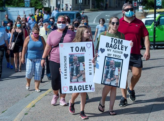 Families of N.S. mass shooting victims transform protest into march of thanks | iNFOnews.ca Families of N.S. mass shooting victims transform protest into march of thanks | iNFOnews.ca