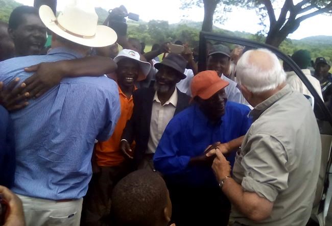 1st white farmer gets land back under Zimbabwe's new leader | iNFOnews.ca 1st white farmer gets land back under Zimbabwe's new leader | iNFOnews.ca