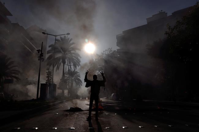 Burning tires: Lebanon's protesters send dark, angry message | iNFOnews.ca