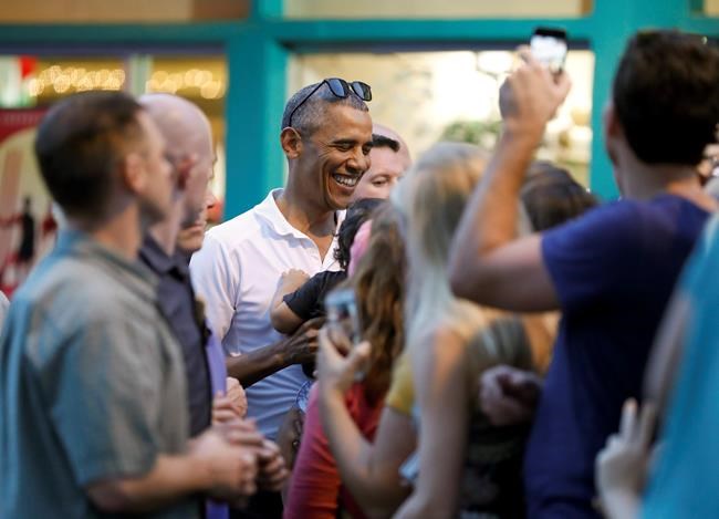 The Latest: Barack and Michelle Obama dining out in Honolulu | iNFOnews.ca