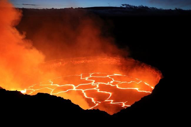 Gurgling lava splashes up Hawaii volcano walls in rare video | iNFOnews.ca