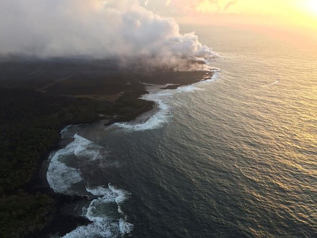 Passengers recount moments after lava hit Hawaii tour boat | iNFOnews.ca