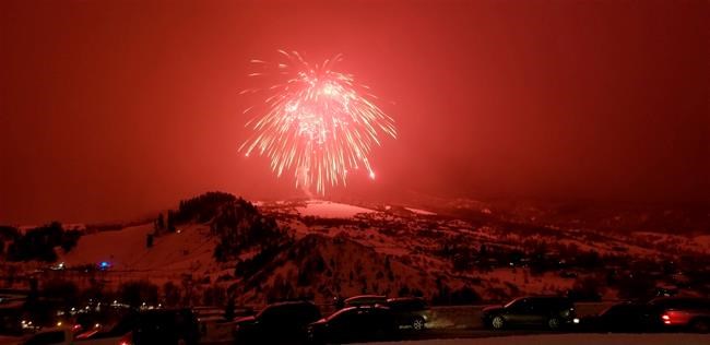 Massive firework shot over Colorado breaks world record | iNFOnews.ca CP540273747