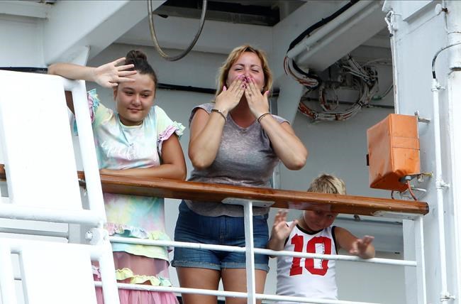 Cambodia gets more praise for allowing cruise ship to dock | iNFOnews.ca
