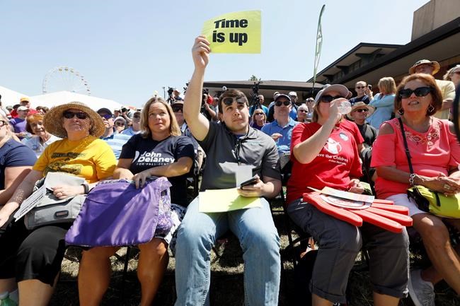 Packed field of 2020 Dems descends on Iowa's 'Wing Ding' | iNFOnews.ca