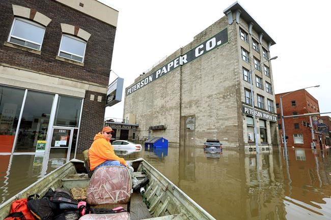 4 killed in Midwest flooding; roads closed, levees strained | iNFOnews.ca