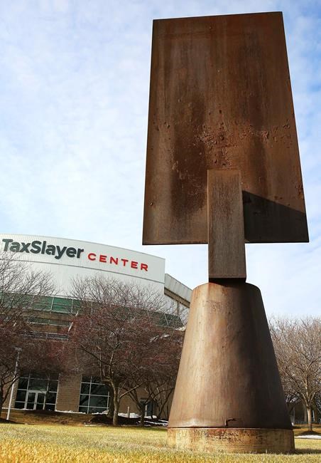 Deere foundry cast huge sculptures for acclaimed artist | iNFOnews.ca