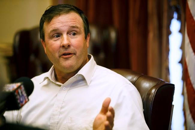 Aide to ex-Iowa Senate leader who kissed lobbyist resigns | iNFOnews.ca Aide to ex-Iowa Senate leader who kissed lobbyist resigns | iNFOnews.ca