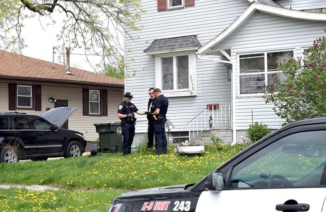 Iowa man says his dog shot him while they were playing | iNFOnews.ca Iowa man says his dog shot him while they were playing | iNFOnews.ca