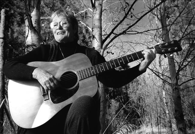 Idaho folk singer who recorded 20 albums dies at 83 | iNFOnews.ca