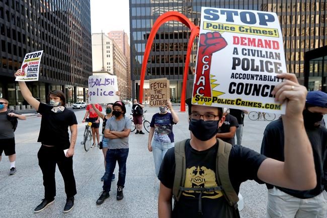 Chicago groups sue to bar federal agents from protest duties | iNFOnews.ca