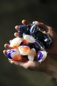 Hundreds of kids poisoned by detergent pods; poison centres get thousands of calls, study says | iNFOnews.ca