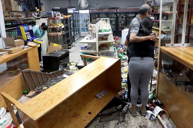 Hunt still on for suspects in ransacking of Chicago stores | iNFOnews.ca