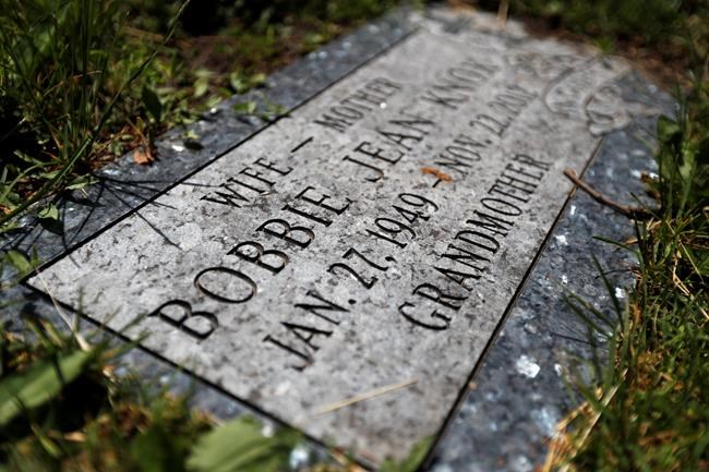 'Be 4 You Go, See Elmo': Chicago tombstone maker endures | iNFOnews.ca