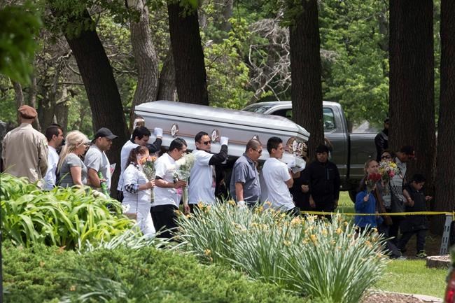 Mourners gather for Chicago woman whose baby cut from womb | iNFOnews.ca Mourners gather for Chicago woman whose baby cut from womb | iNFOnews.ca