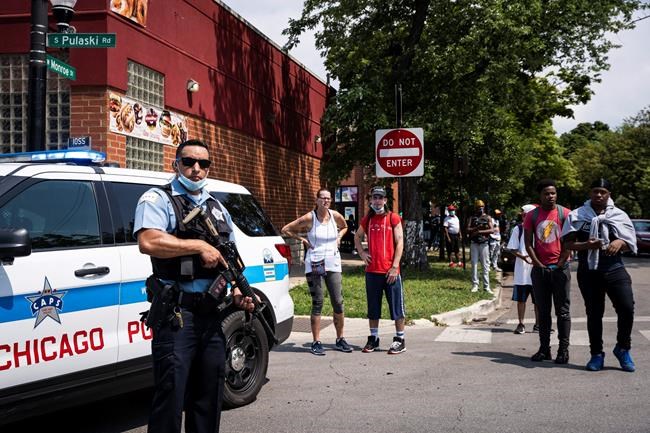 Lack of body cameras fuels suspicion in Chicago shooting | iNFOnews.ca