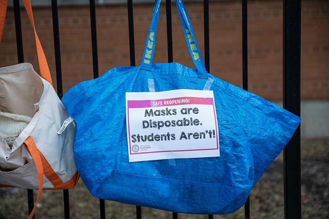 Young Chicago students begin return to classroom learning | iNFOnews.ca Young Chicago students begin return to classroom learning | iNFOnews.ca