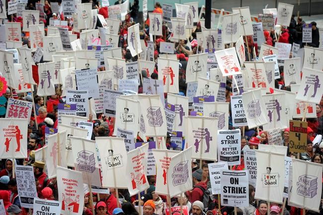 New Chicago mayor faces familiar problems as teachers strike | iNFOnews.ca New Chicago mayor faces familiar problems as teachers strike | iNFOnews.ca