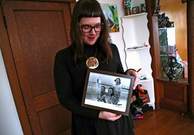 Chicago woman finds 15 half siblings through DNA test | iNFOnews.ca