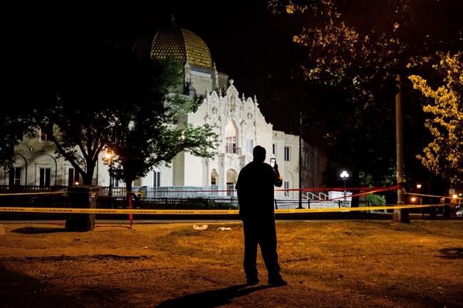 Teen dies in shooting outside Chicago basketball game | iNFOnews.ca Teen dies in shooting outside Chicago basketball game | iNFOnews.ca