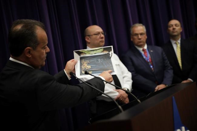 Chicago police arrest dozens selling drugs, guns on Facebook | iNFOnews.ca CP2031101950