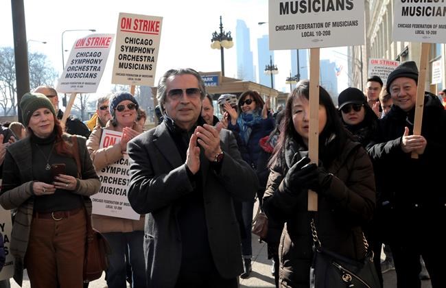 Conductor Muti joins striking Chicago Symphony musicians | iNFOnews.ca CP1620579789