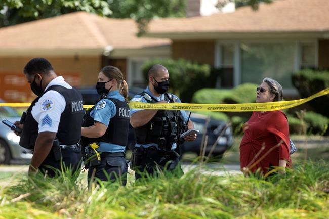 Police: Man killed at Chicago eatery was targeted by gunmen | iNFOnews.ca