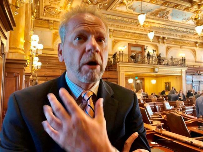 Illinois House skirts salary freeze, set for pay increase | iNFOnews.ca
