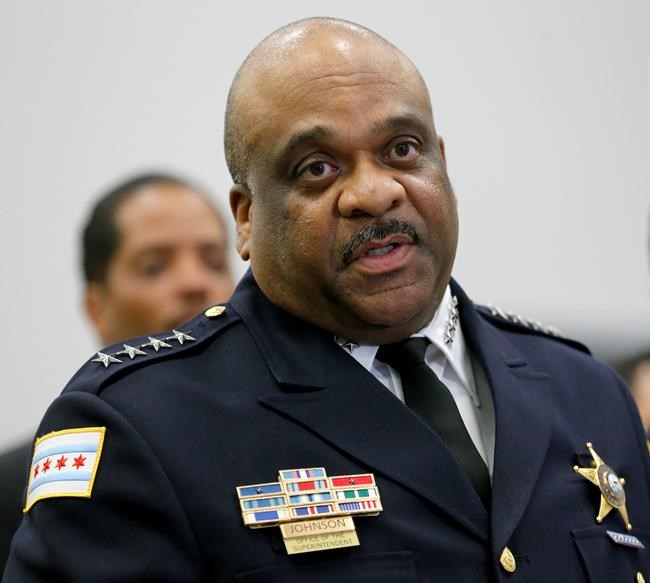 Chicago police officer fatally shoots fleeing gunman | iNFOnews.ca