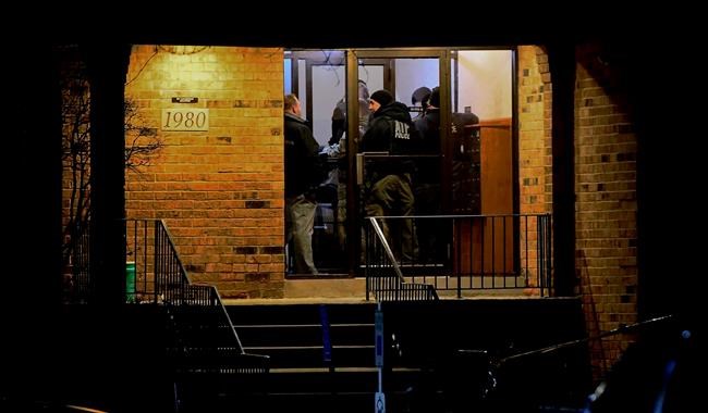 Employee being fired fatally shoots 5 co-workers in Illinois | iNFOnews.ca