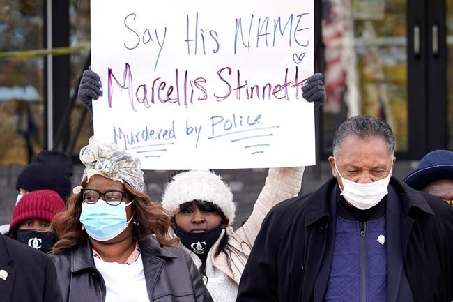 Woman shot by suburban Chicago police sues officers, city | iNFOnews.ca