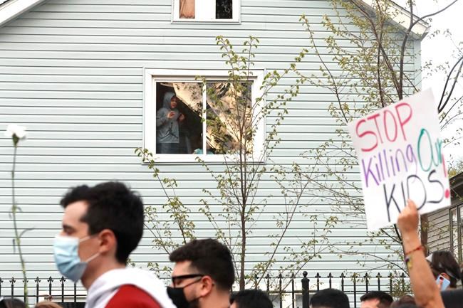 Latino groups want DOJ probe of shooting by Chicago police | iNFOnews.ca CP750372135