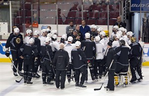 Patrice Bergeron, Selke winner Jonathan Toews lead with their defence | iNFOnews.ca CP23826418