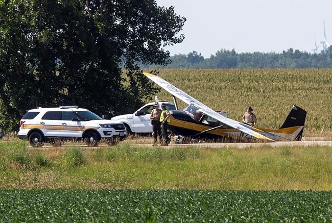 Aircraft makes emergency landing on interstate in Illinois | iNFOnews.ca CP847501683
