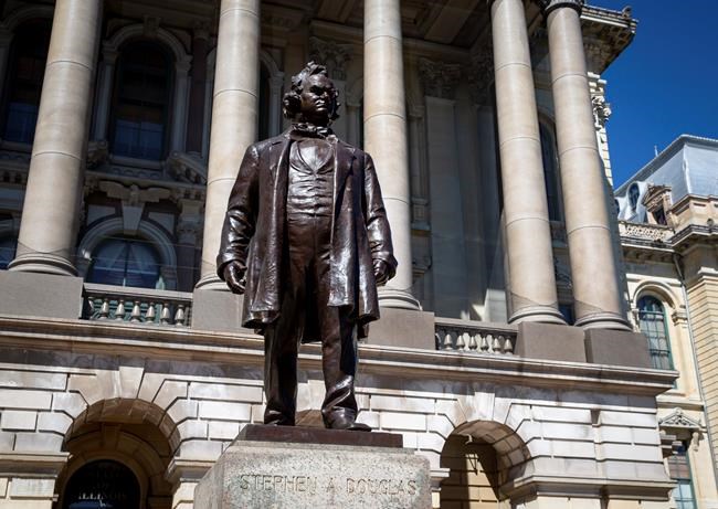 Stephen A. Douglas statue removed from Illinois Capitol lawn | iNFOnews.ca