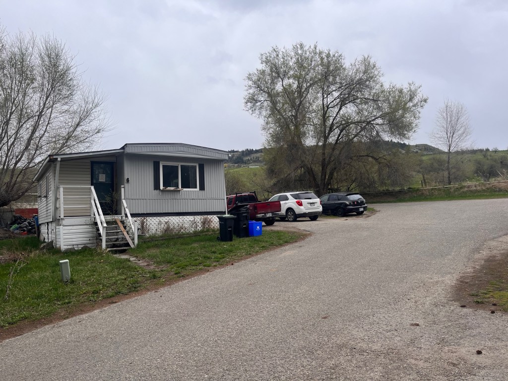 Despite no power or water, majority of Vernon trailer park residents staying put | iNhome