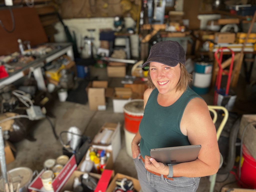 As boomers downsize they can struggle with what to do with all their stuff. This Okanagan woman has a solution | iNFOnews.ca