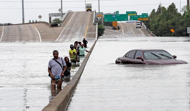 Rescuers pluck hundreds from rising floodwaters in Houston | iNFOnews.ca Rescuers pluck hundreds from rising floodwaters in Houston | iNFOnews.ca