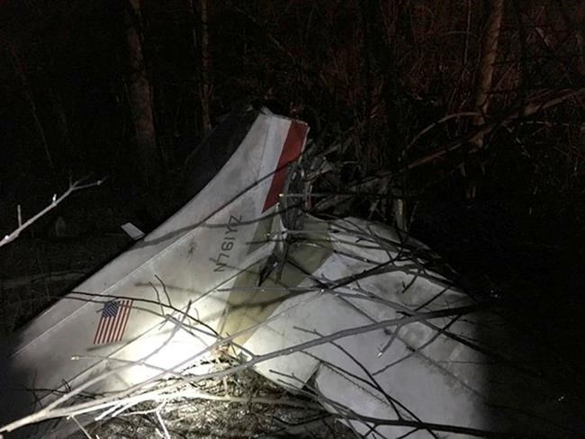 Dog survives plane crash that killed 3 people, other dog | iNFOnews.ca Dog survives plane crash that killed 3 people, other dog | iNFOnews.ca