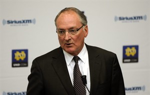 Notre Dame athletic director Swarbrick says he's encouraging Te'o to speak publicly about hoax | iNFOnews.ca CP21629357