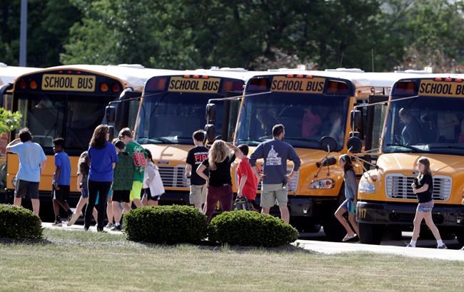 The Latest: Counselors greet Indiana students after shooting | iNFOnews.ca