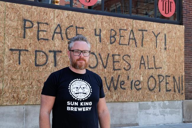 Friends mourn ex-Indiana football player slain during unrest | iNFOnews.ca CP1714985065
