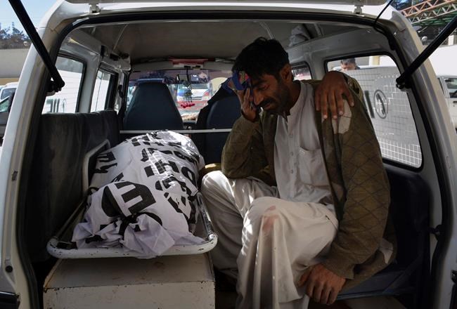 Gunmen kill 2 polio workers in Pakistan, mother and daughter | iNFOnews.ca CP714304731