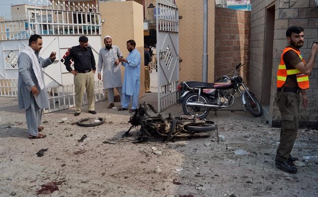 Pakistani hospital hit by female suicide bomber, 9 killed | iNFOnews.ca