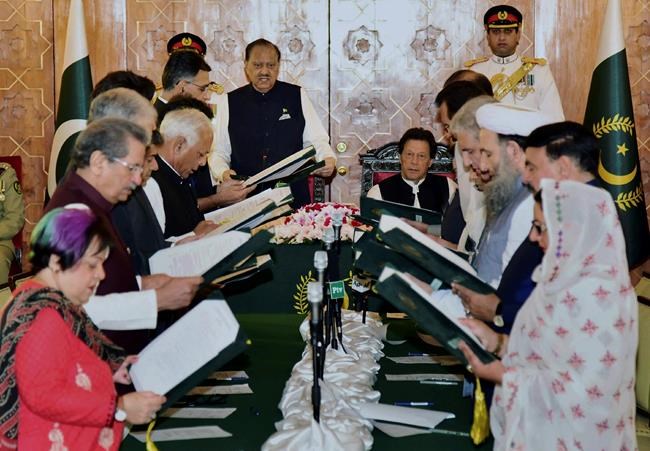 Pakistan's 21-member Cabinet is sworn in; PM promises change | iNFOnews.ca