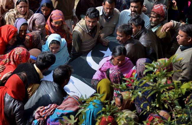 Pakistanis says thousands fleeing Indian shelling in Kashmir | iNFOnews.ca Pakistanis says thousands fleeing Indian shelling in Kashmir | iNFOnews.ca
